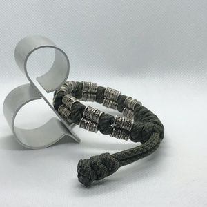 Handmade Paracord bracelet, in green/black and silver beads.